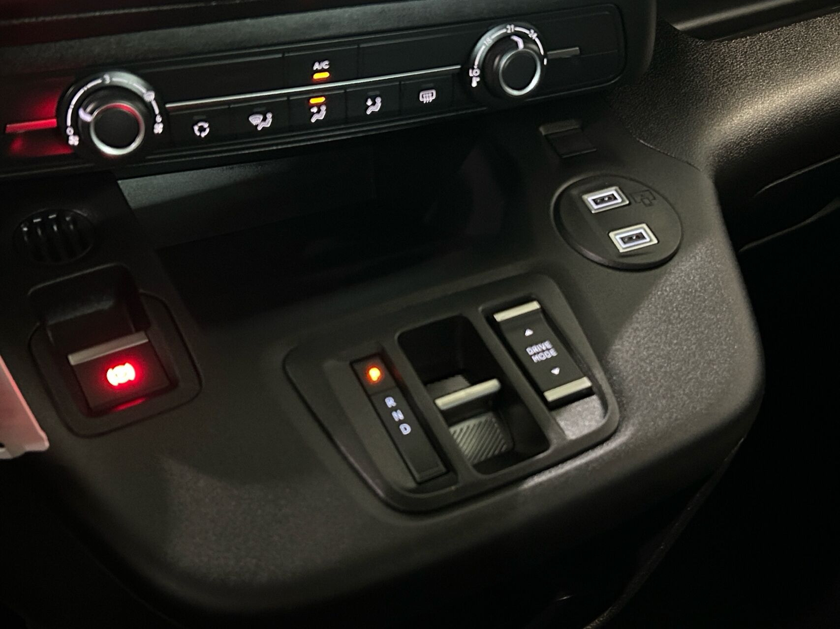 Grøn Opel Combo-e Life fra 2025