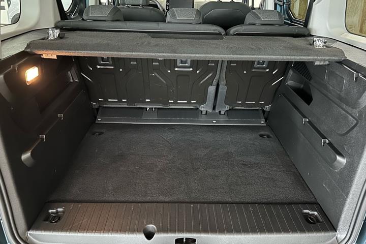 Grøn Opel Combo-e Life fra 2025