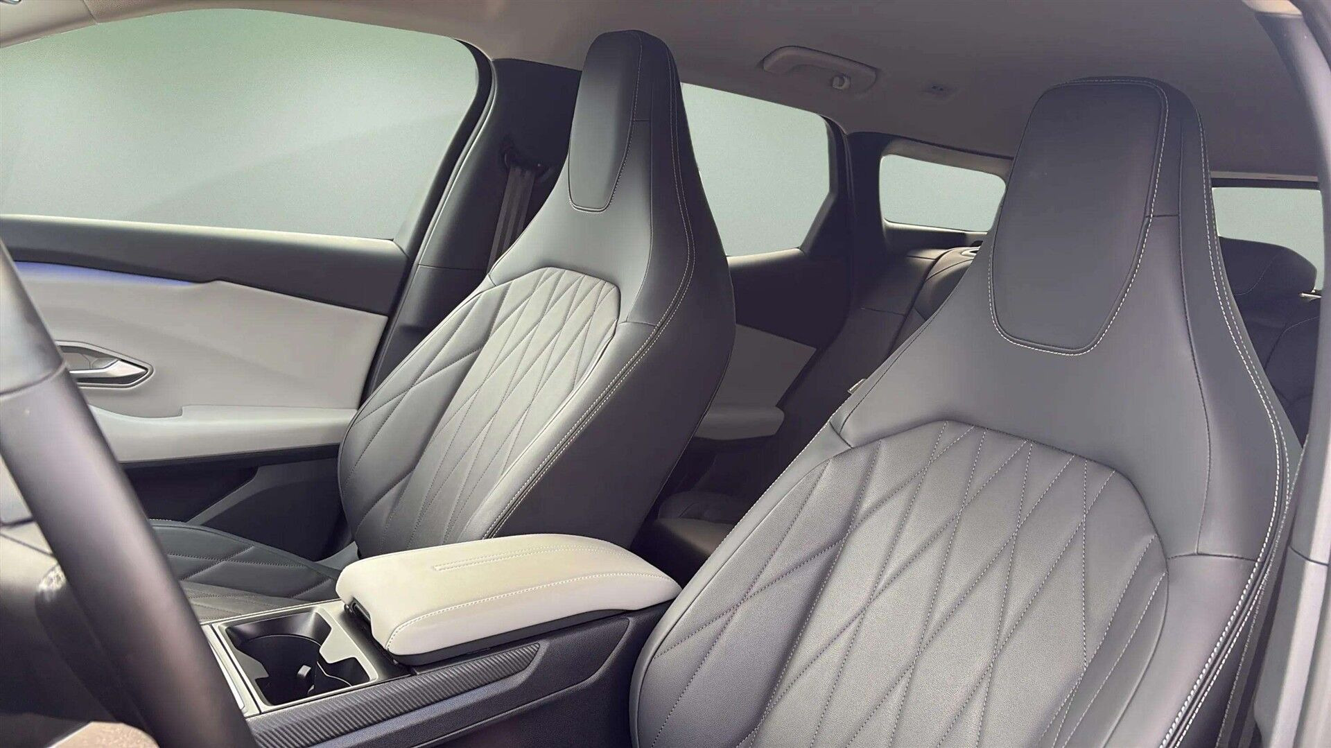 Sort Ford Explorer fra 2025