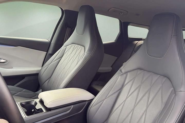 Sort Ford Explorer fra 2025