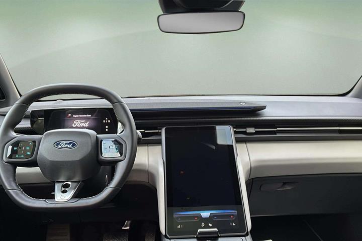 Grå Ford Capri fra 2025