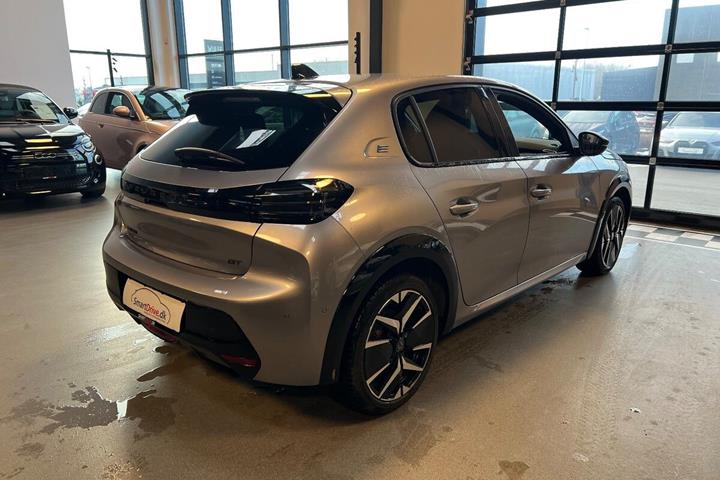 Sølv Peugeot e-208 fra 2024