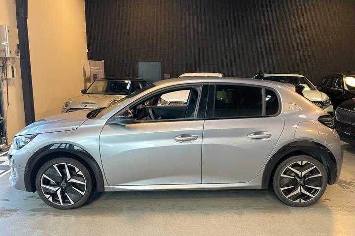 Sølv Peugeot e-208 fra 2024