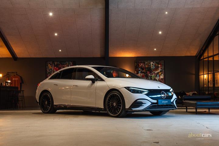 Hvid Mercedes EQE350+ fra 2022
