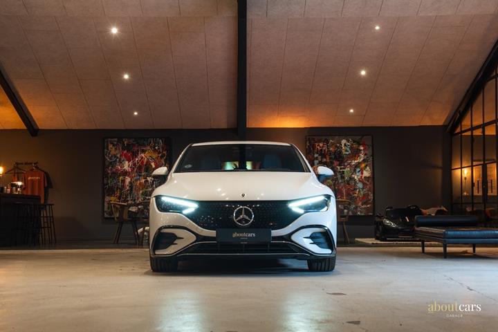 Hvid Mercedes EQE350+ fra 2022
