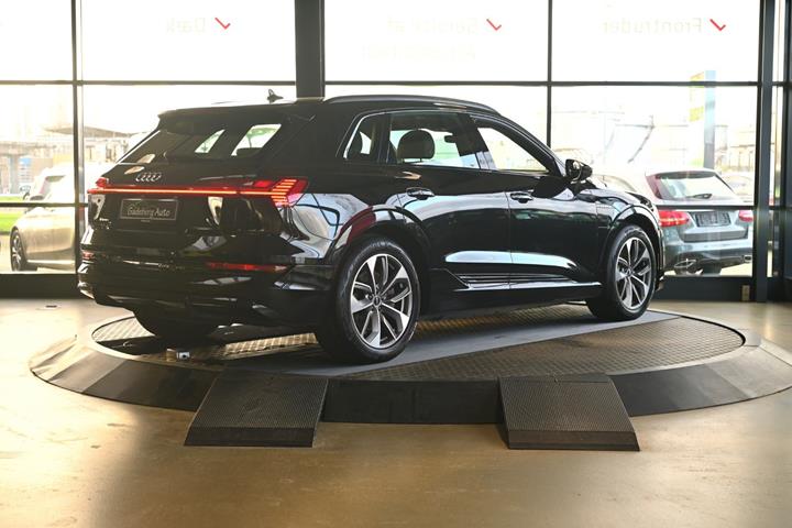 Sort Audi e-tron fra 2021
