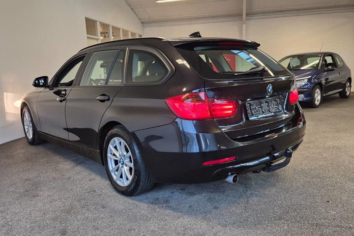 Sort BMW 316d fra 2015