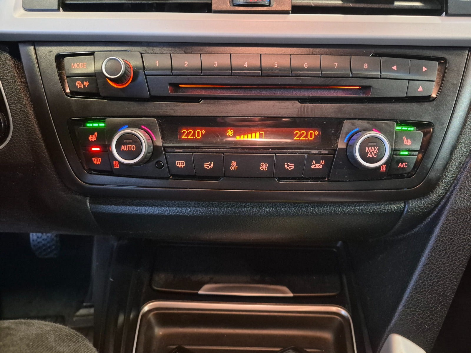 Sort BMW 316d fra 2015
