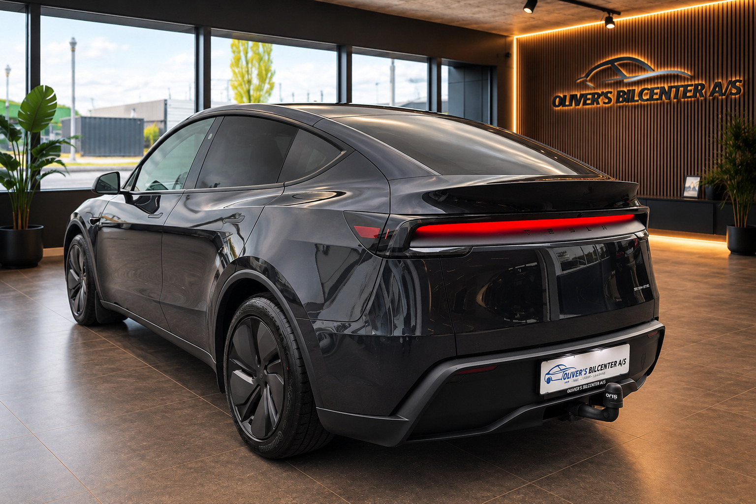 Grå Tesla Model Y fra 2026