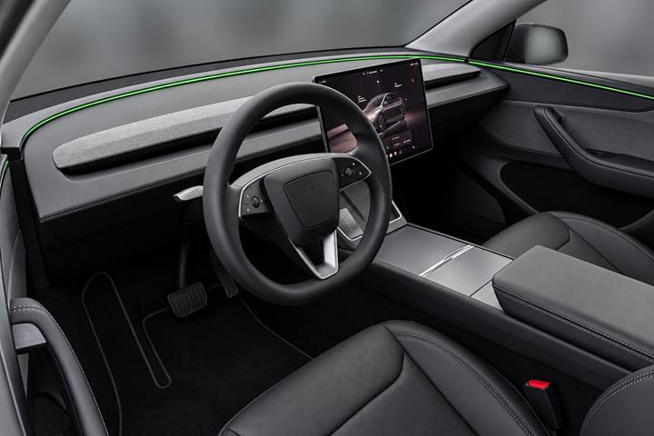 Grå Tesla Model Y fra 2026