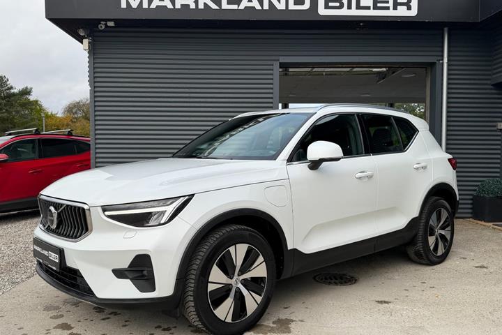 Hvid Volvo XC40 fra 2023