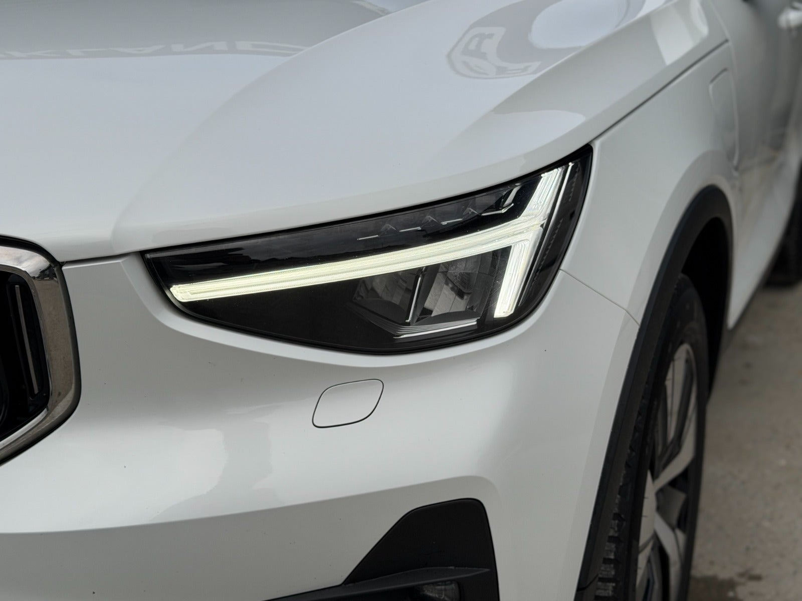 Hvid Volvo XC40 fra 2023