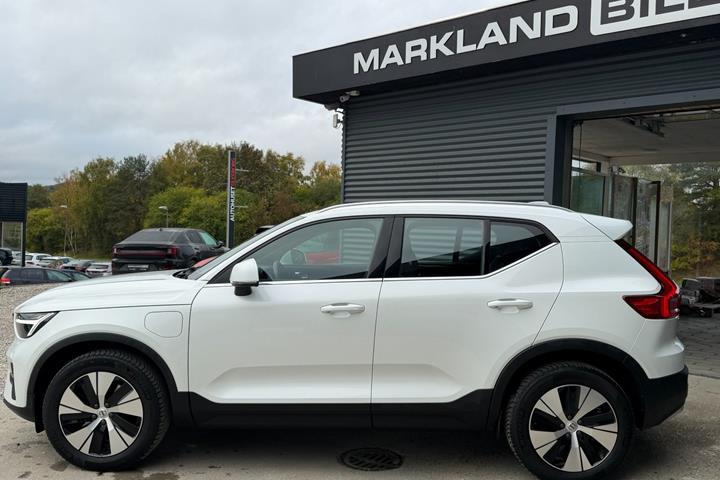 Hvid Volvo XC40 fra 2023
