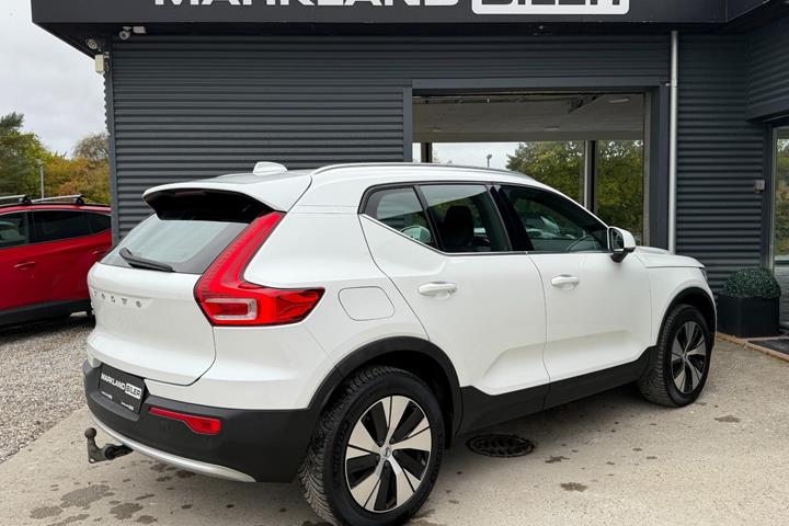Hvid Volvo XC40 fra 2023