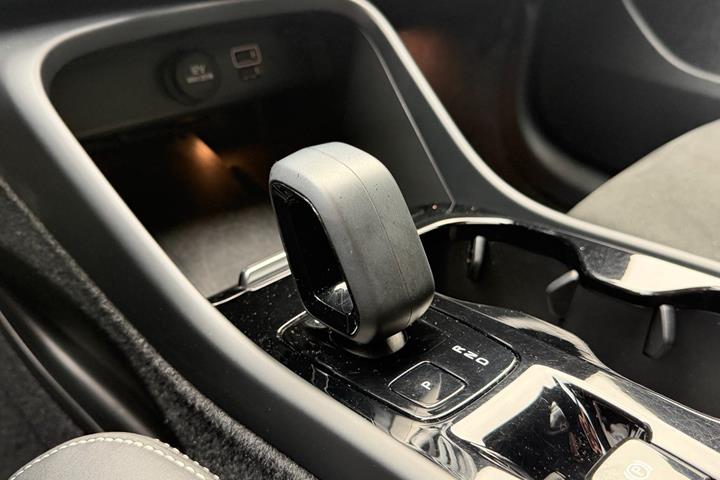 Hvid Volvo XC40 fra 2023