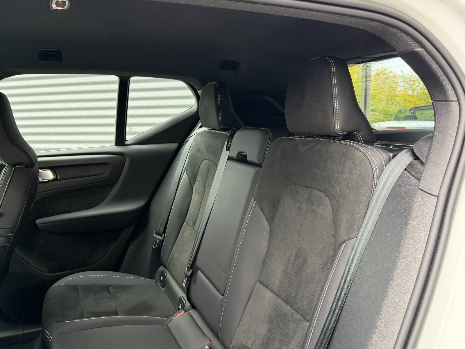 Hvid Volvo XC40 fra 2023