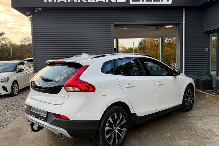 Hvid Volvo V40 CC fra 2019
