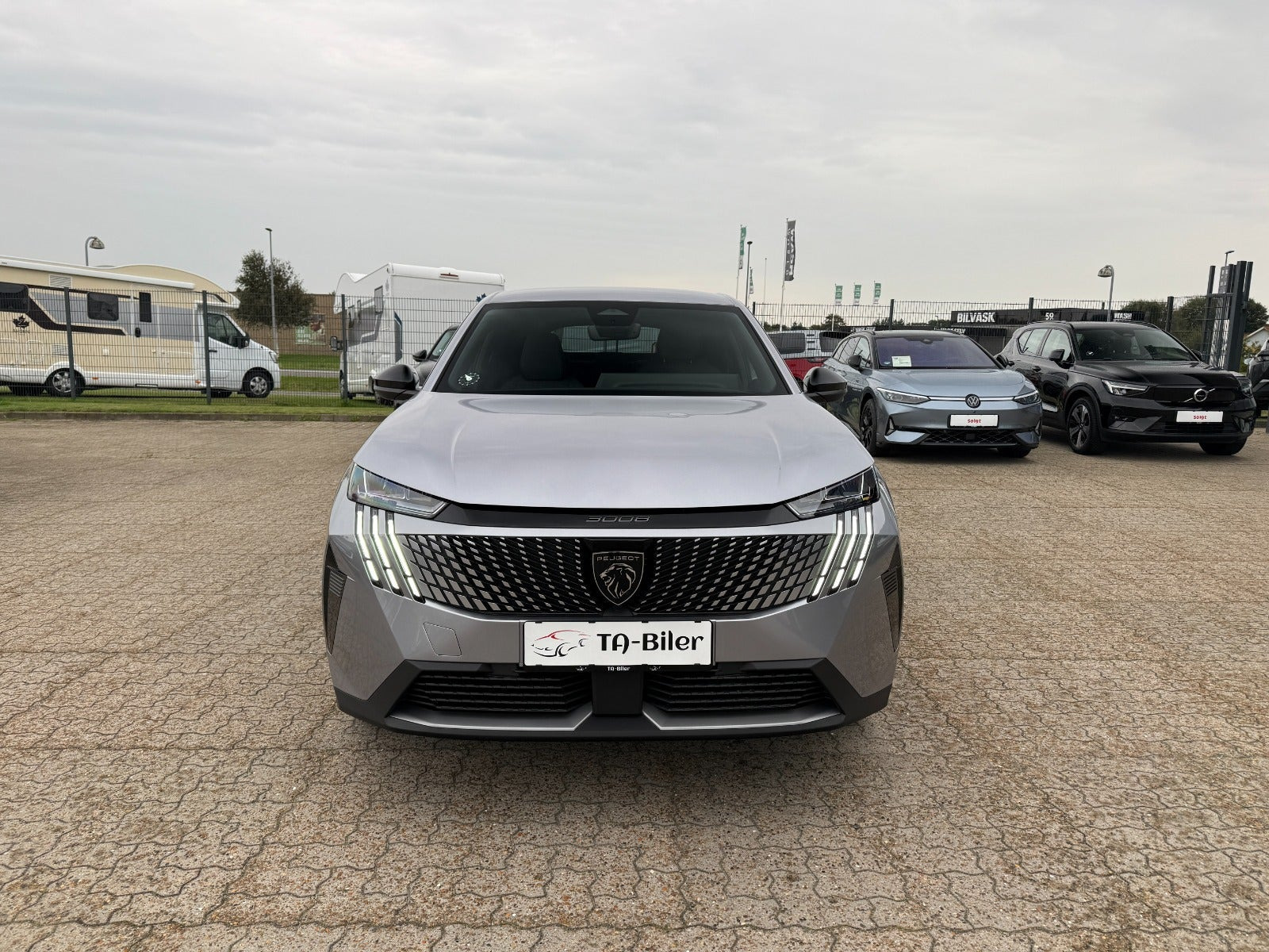 Sølv Peugeot e-3008 fra 2025