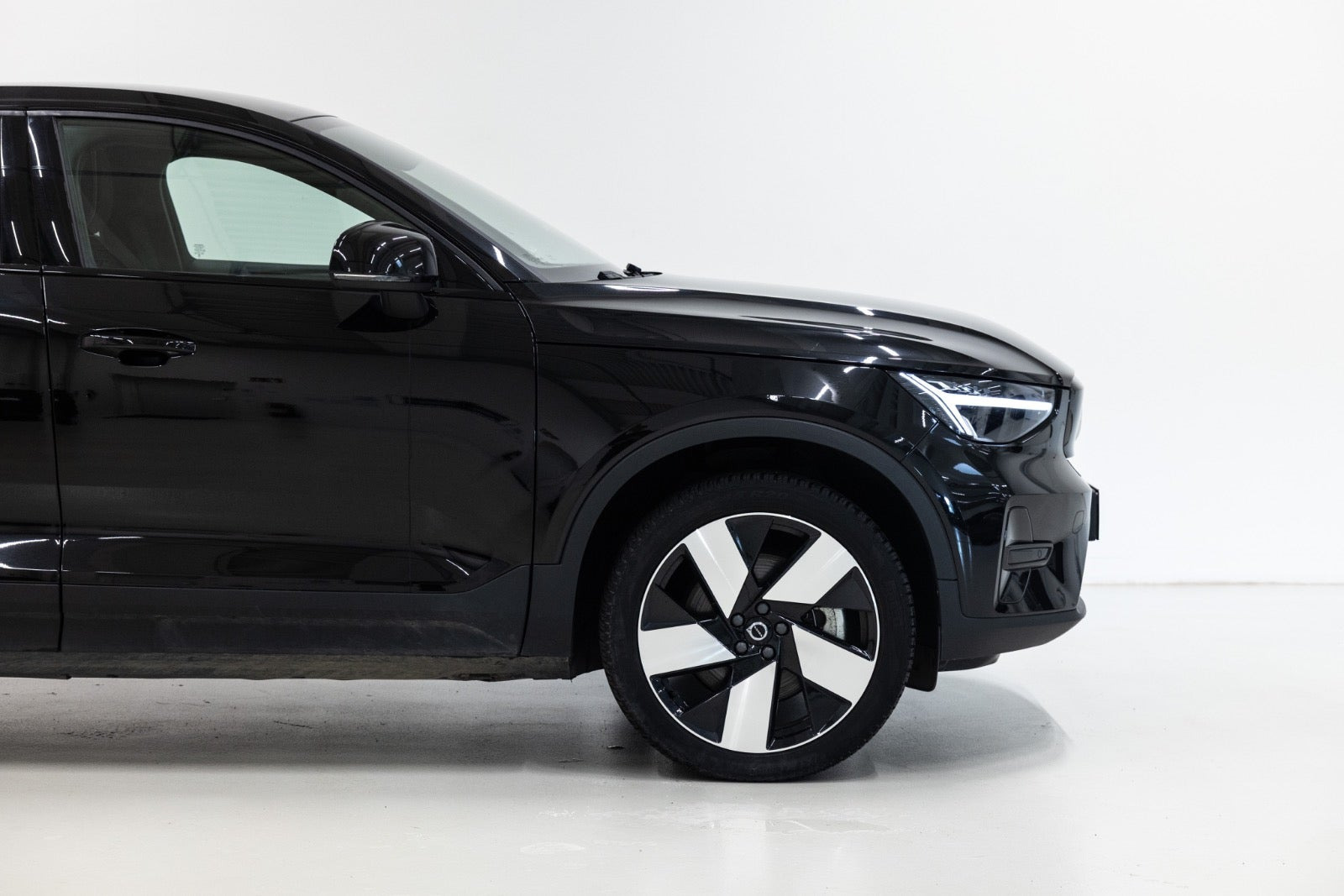 Sort Volvo C40 fra 2024