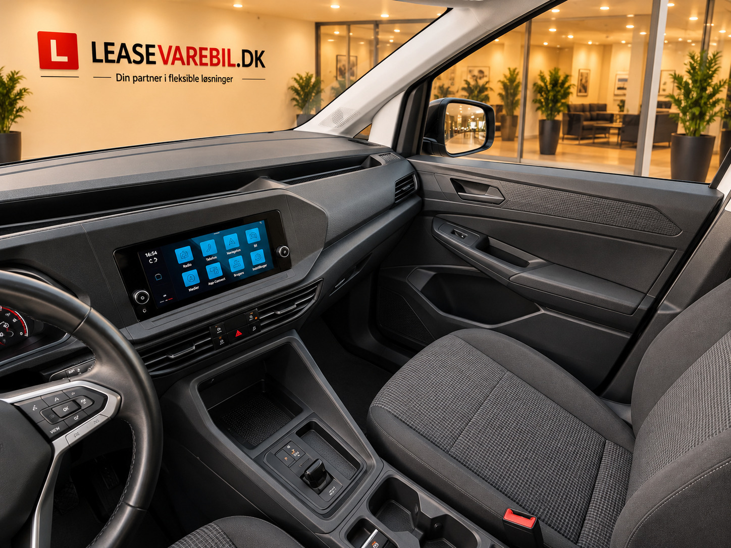 Hvid VW Caddy Maxi fra 2022