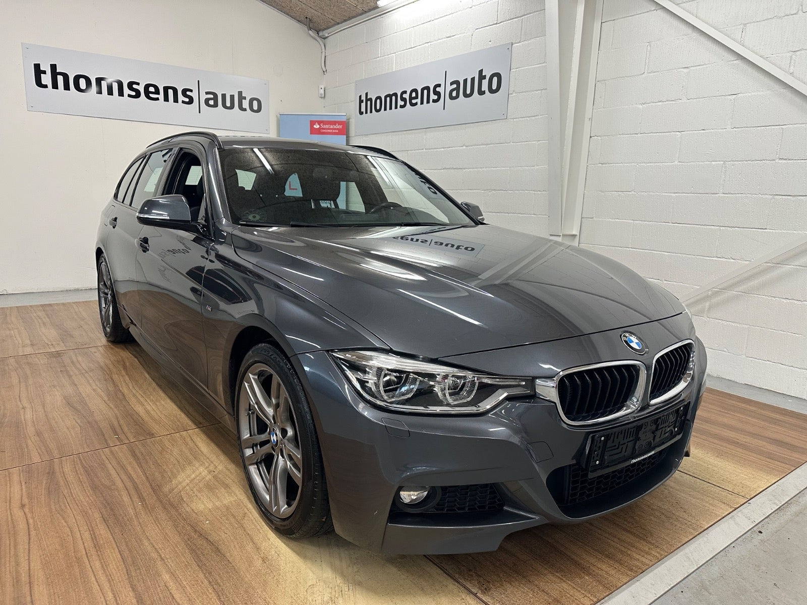 Grå BMW 320d fra 2019