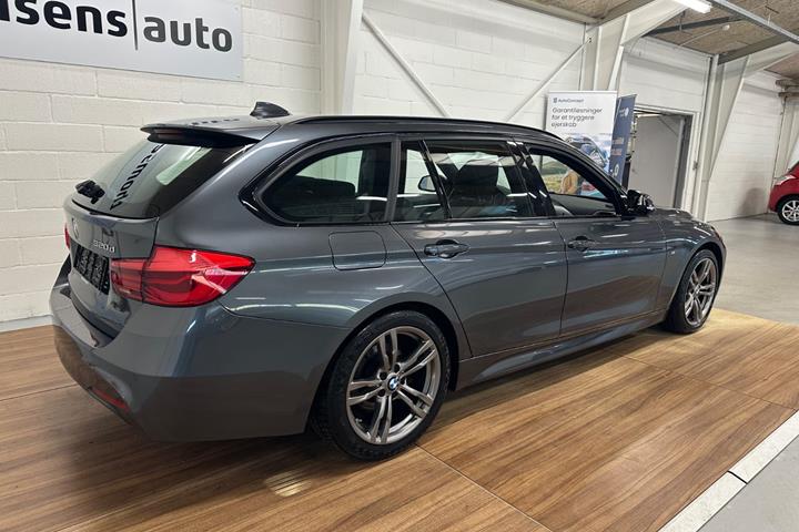Grå BMW 320d fra 2019