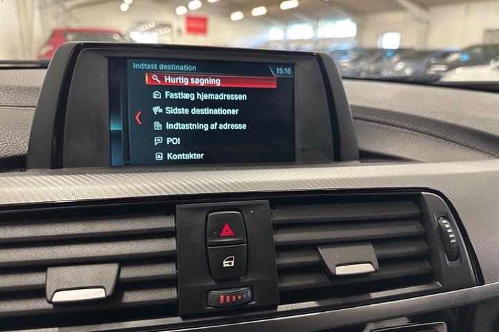 Grå BMW 320d fra 2019