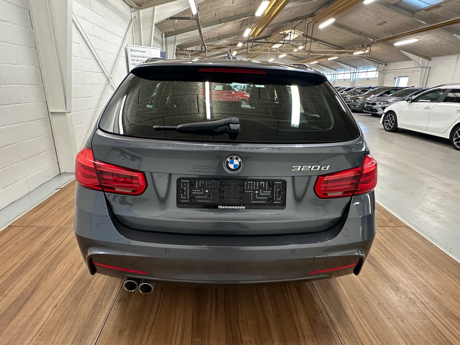 Grå BMW 320d fra 2019