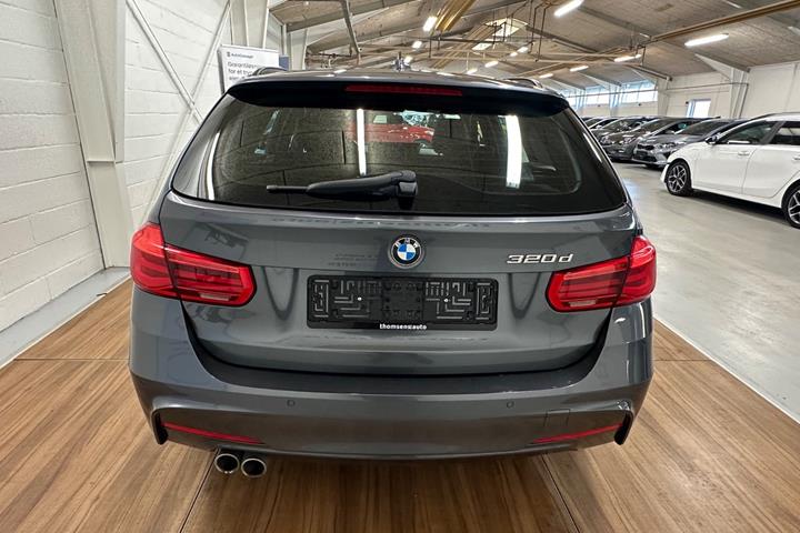 Grå BMW 320d fra 2019