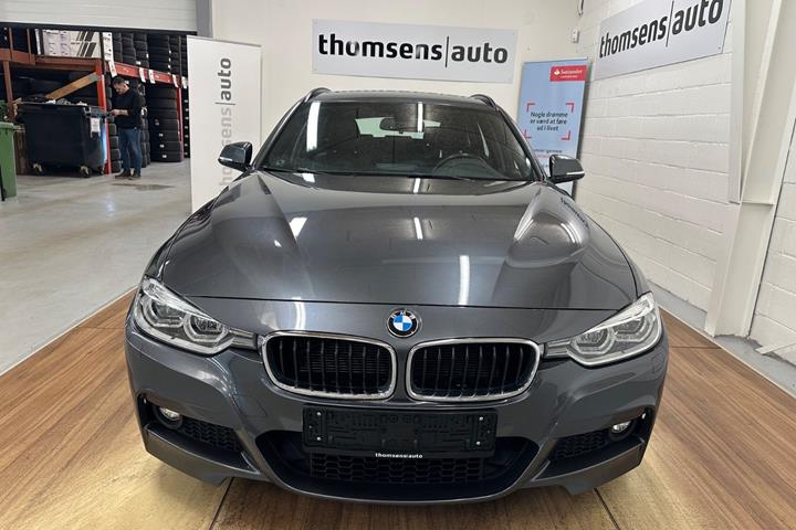 Grå BMW 320d fra 2019