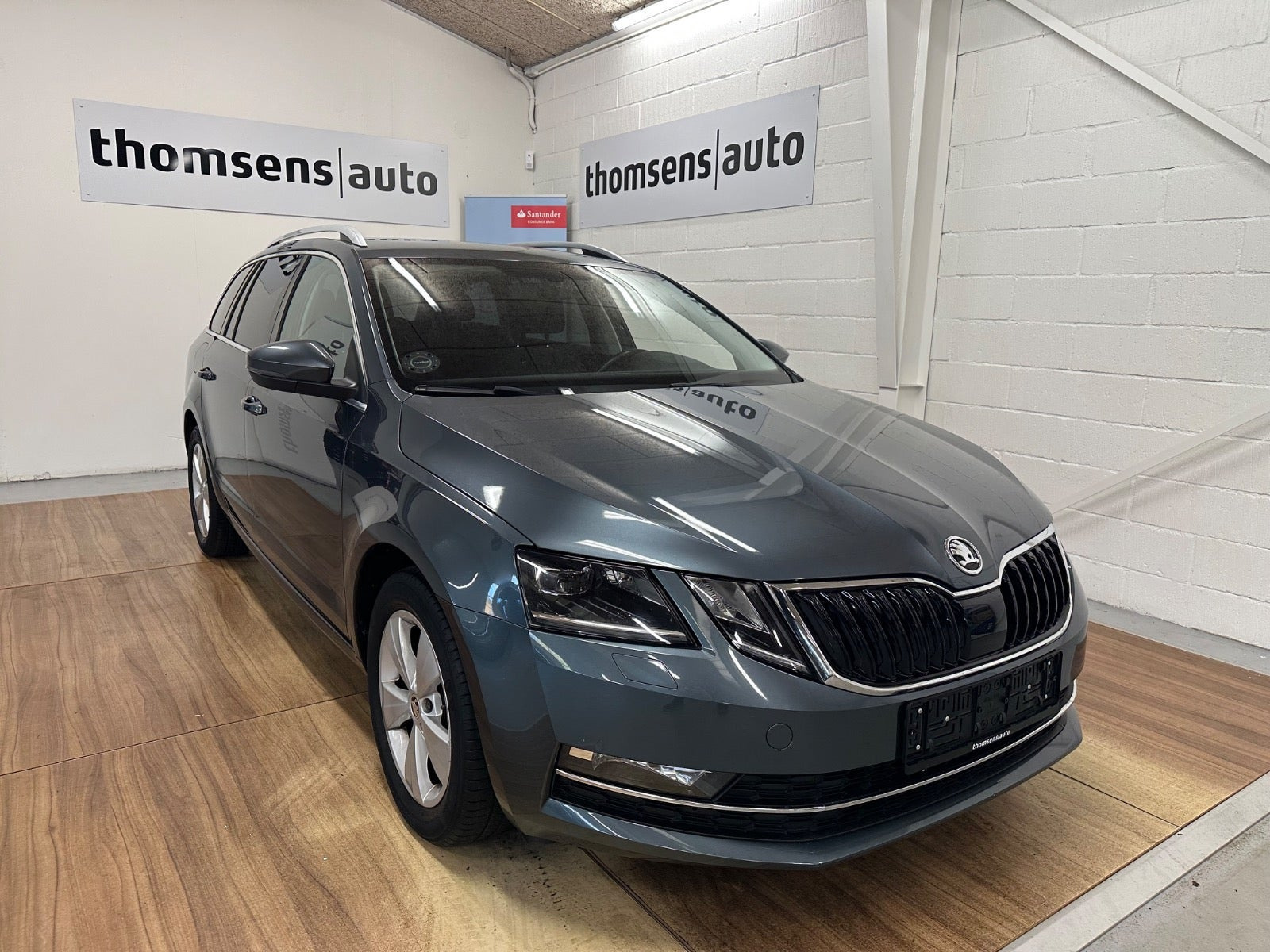 Grå Skoda Octavia fra 2019