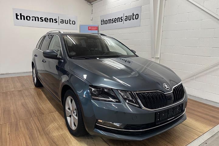 Grå Skoda Octavia fra 2019