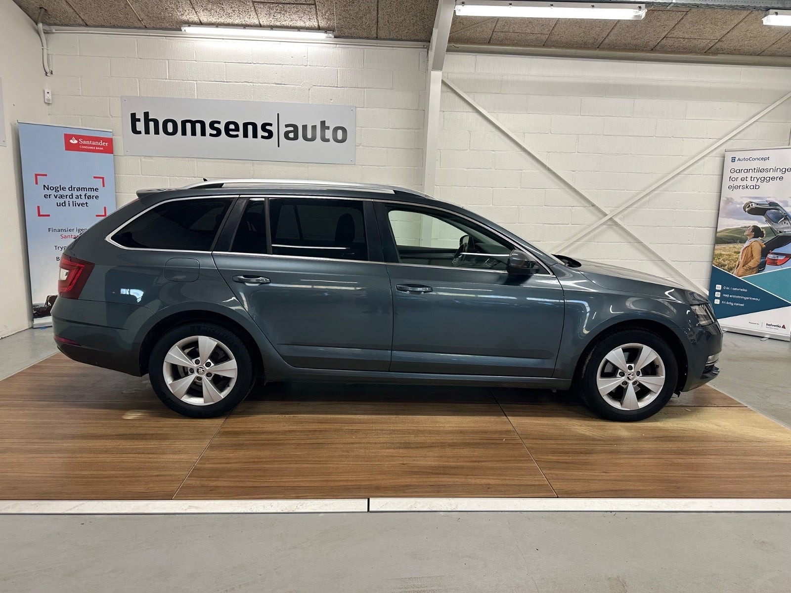Grå Skoda Octavia fra 2019