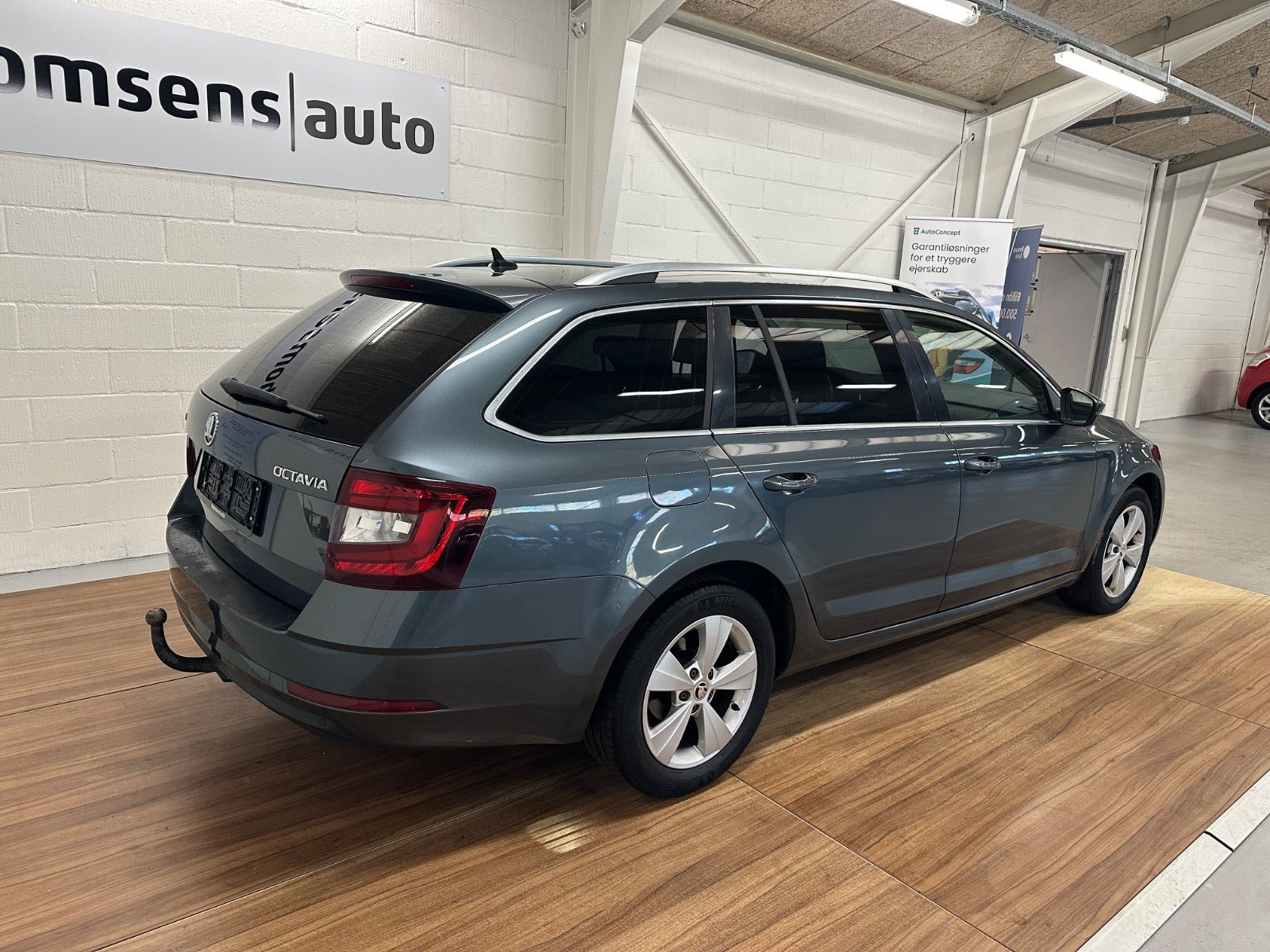 Grå Skoda Octavia fra 2019