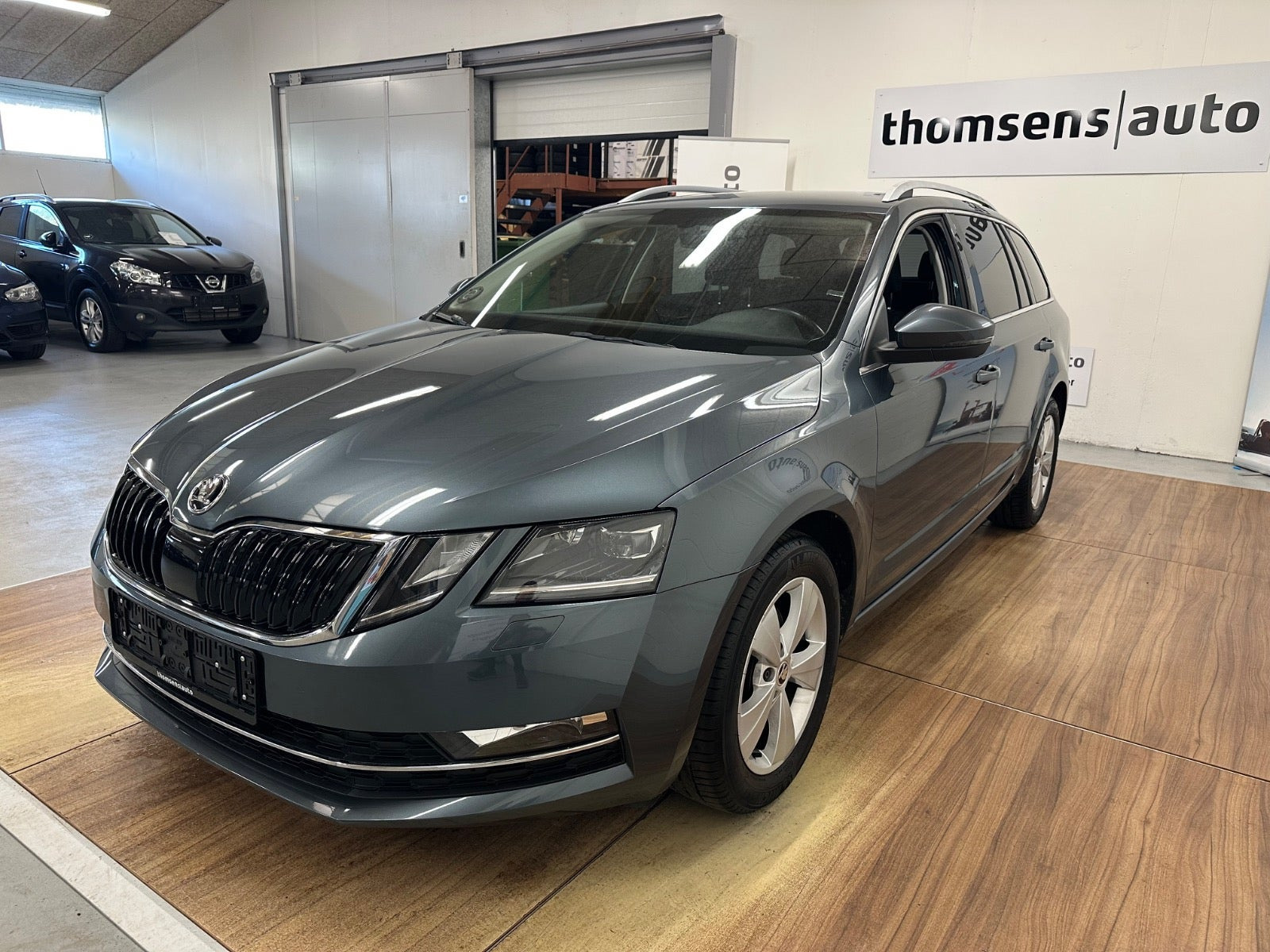 Grå Skoda Octavia fra 2019