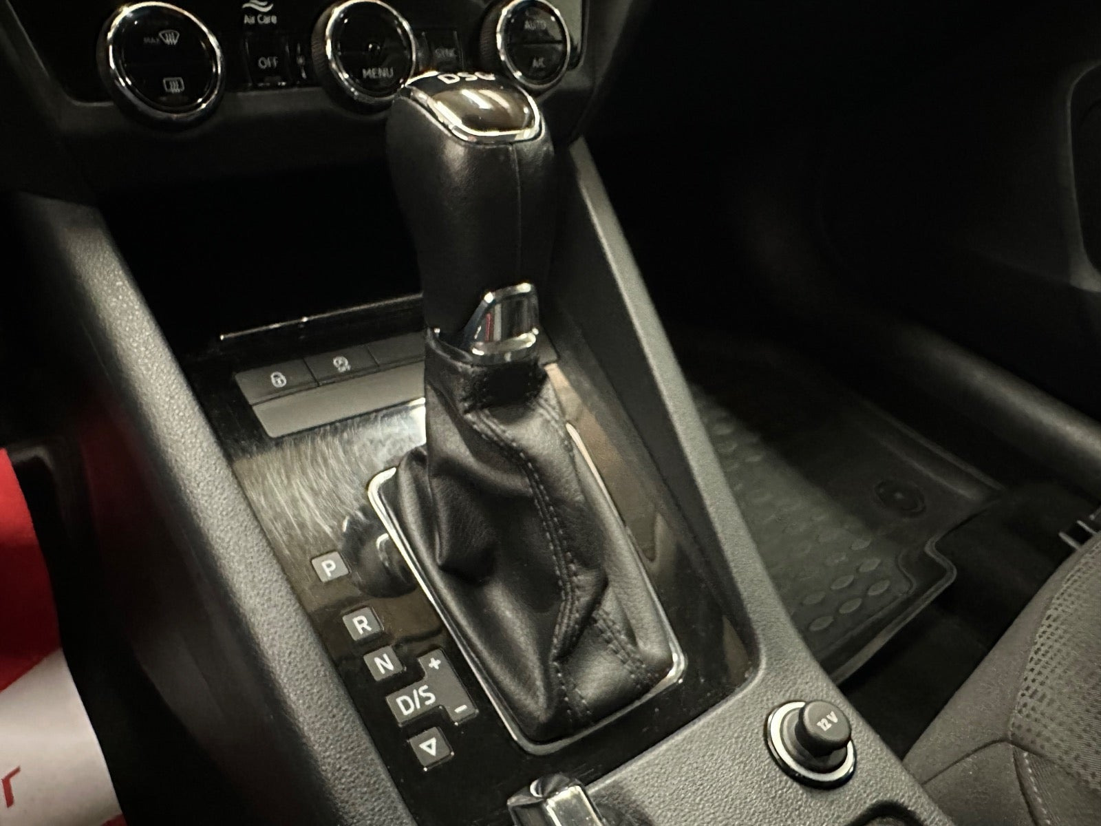 Grå Skoda Octavia fra 2019