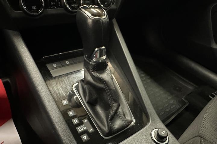 Grå Skoda Octavia fra 2019