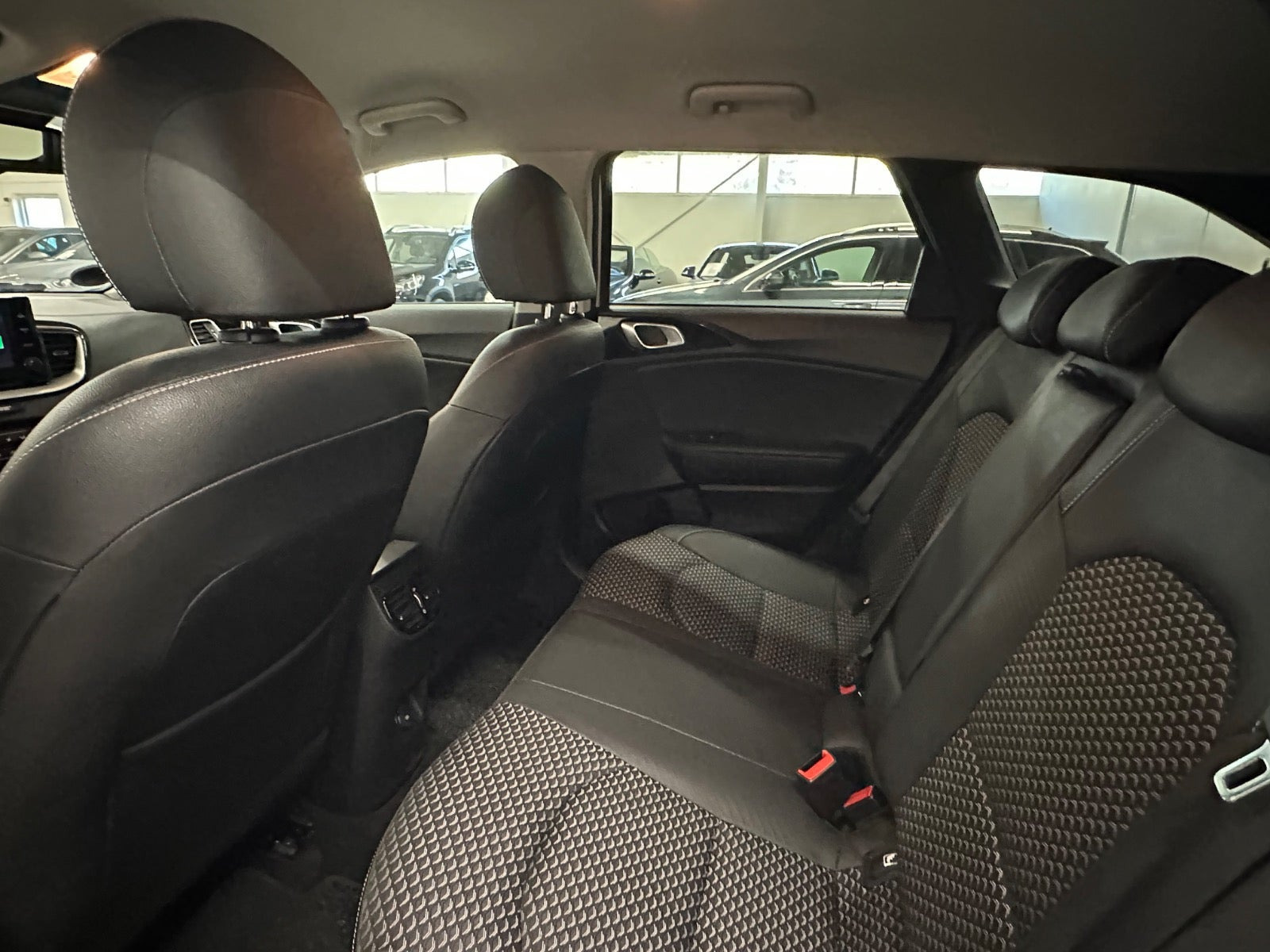 Hvid Kia Ceed fra 2022