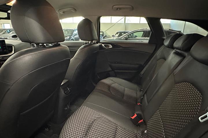Hvid Kia Ceed fra 2022