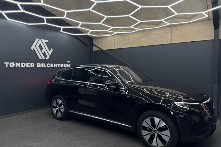Sort Mercedes EQC400 fra 2023
