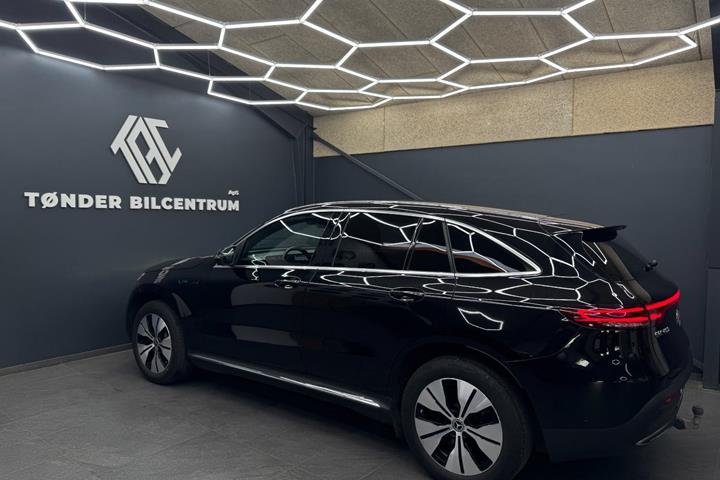 Sort Mercedes EQC400 fra 2023