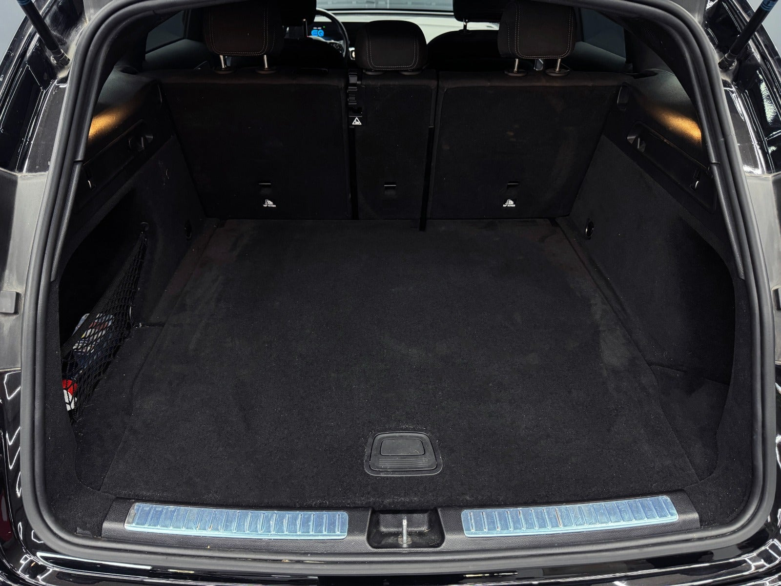 Sort Mercedes EQC400 fra 2023