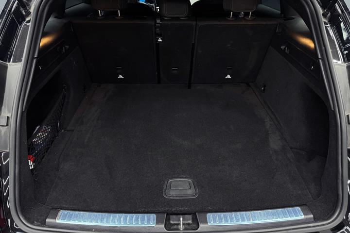 Sort Mercedes EQC400 fra 2023