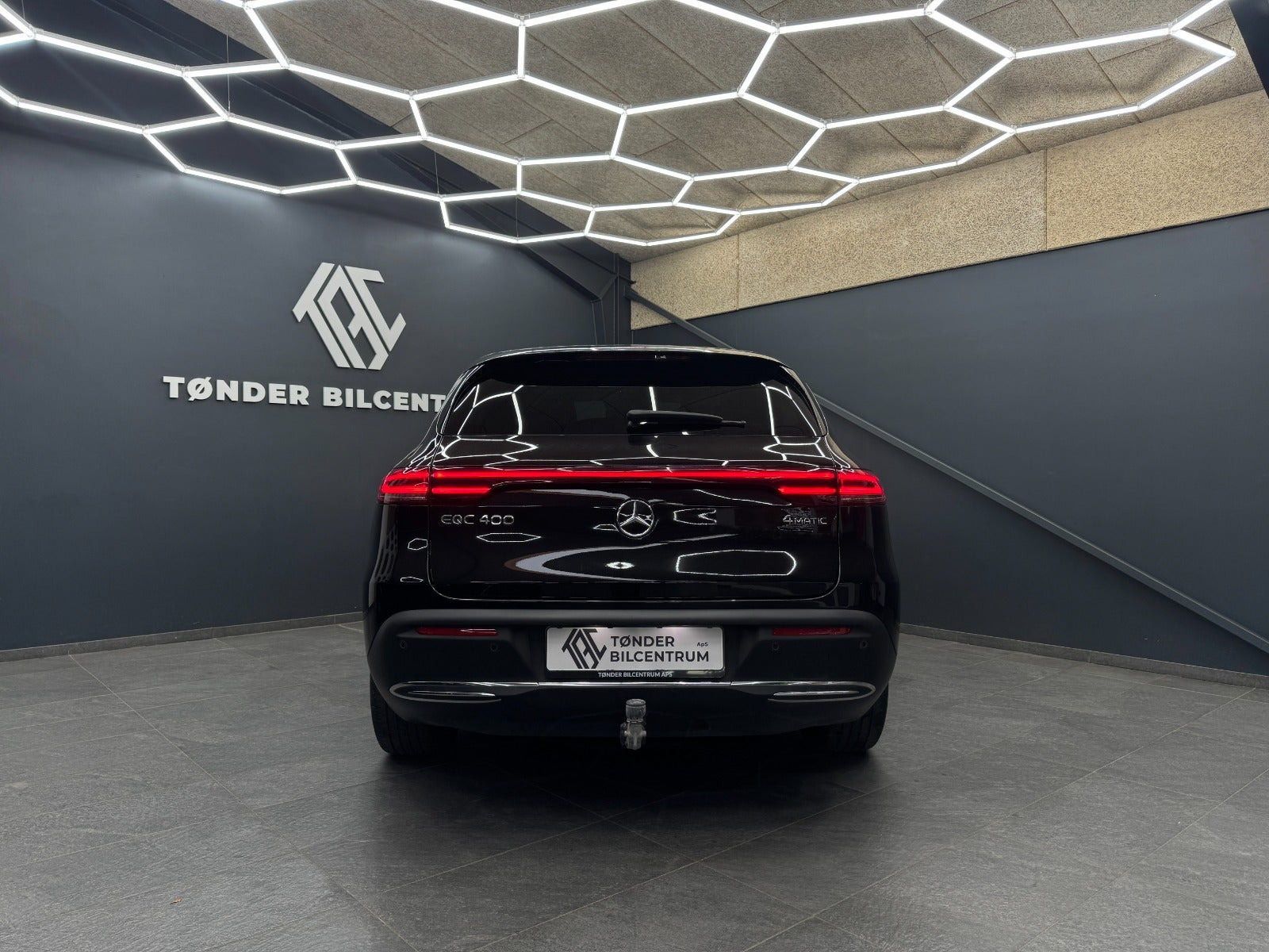 Sort Mercedes EQC400 fra 2023