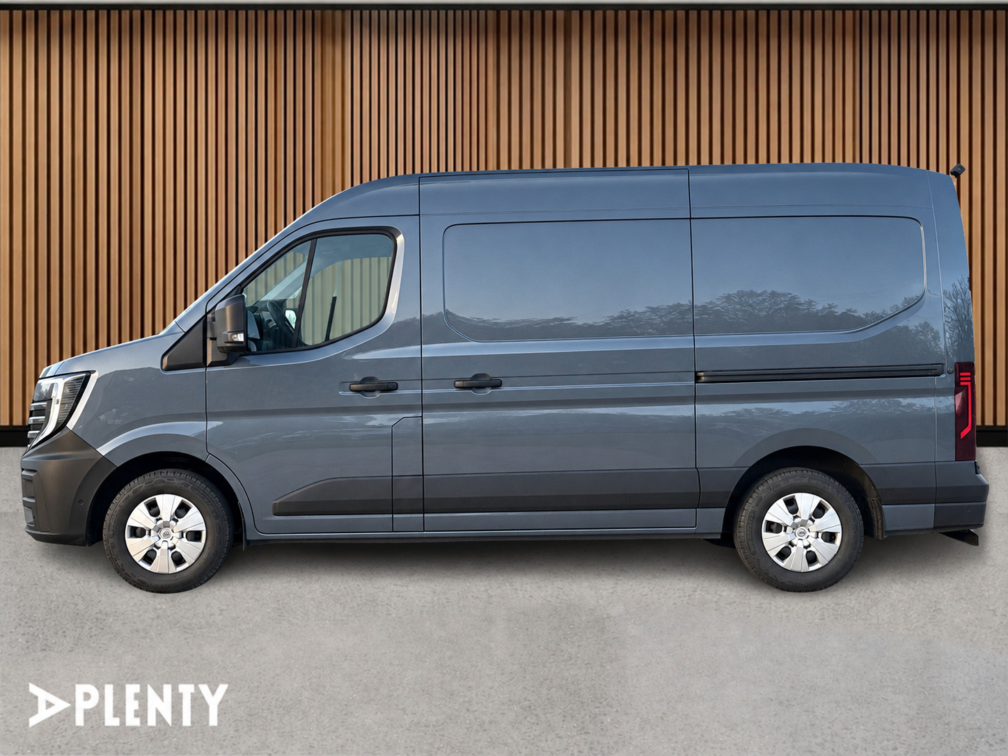 Grå Nissan Interstar fra 2025