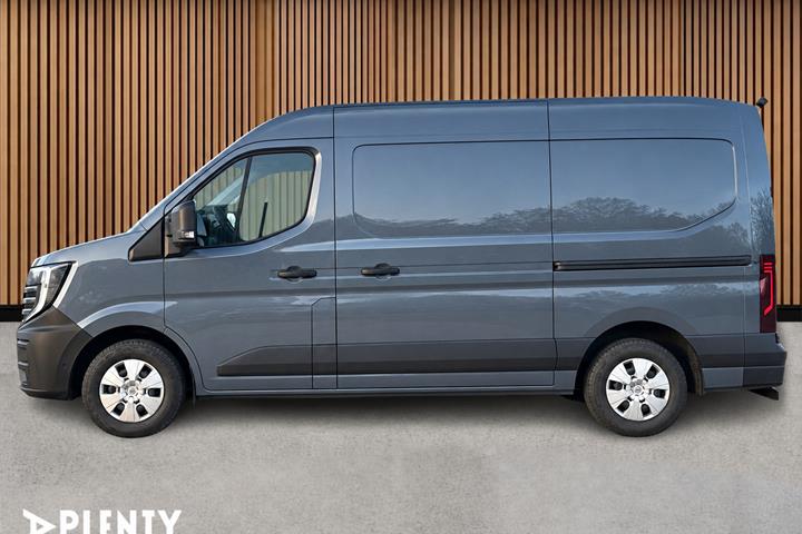 Grå Nissan Interstar fra 2025