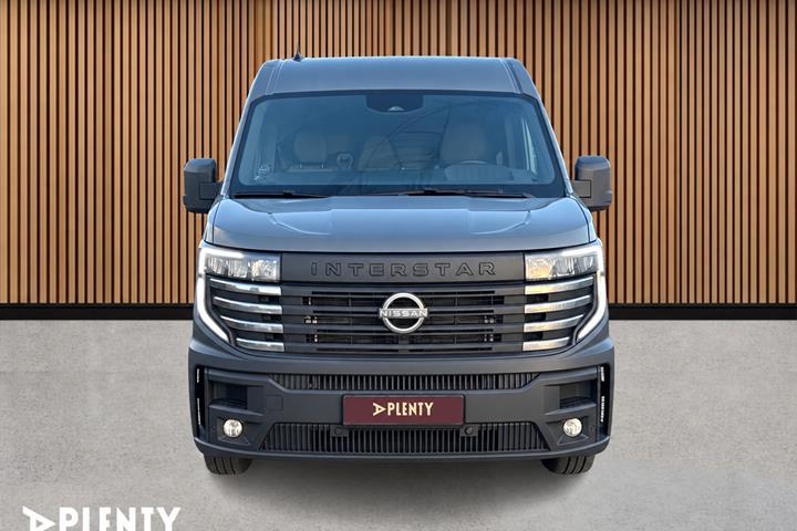 Grå Nissan Interstar fra 2025
