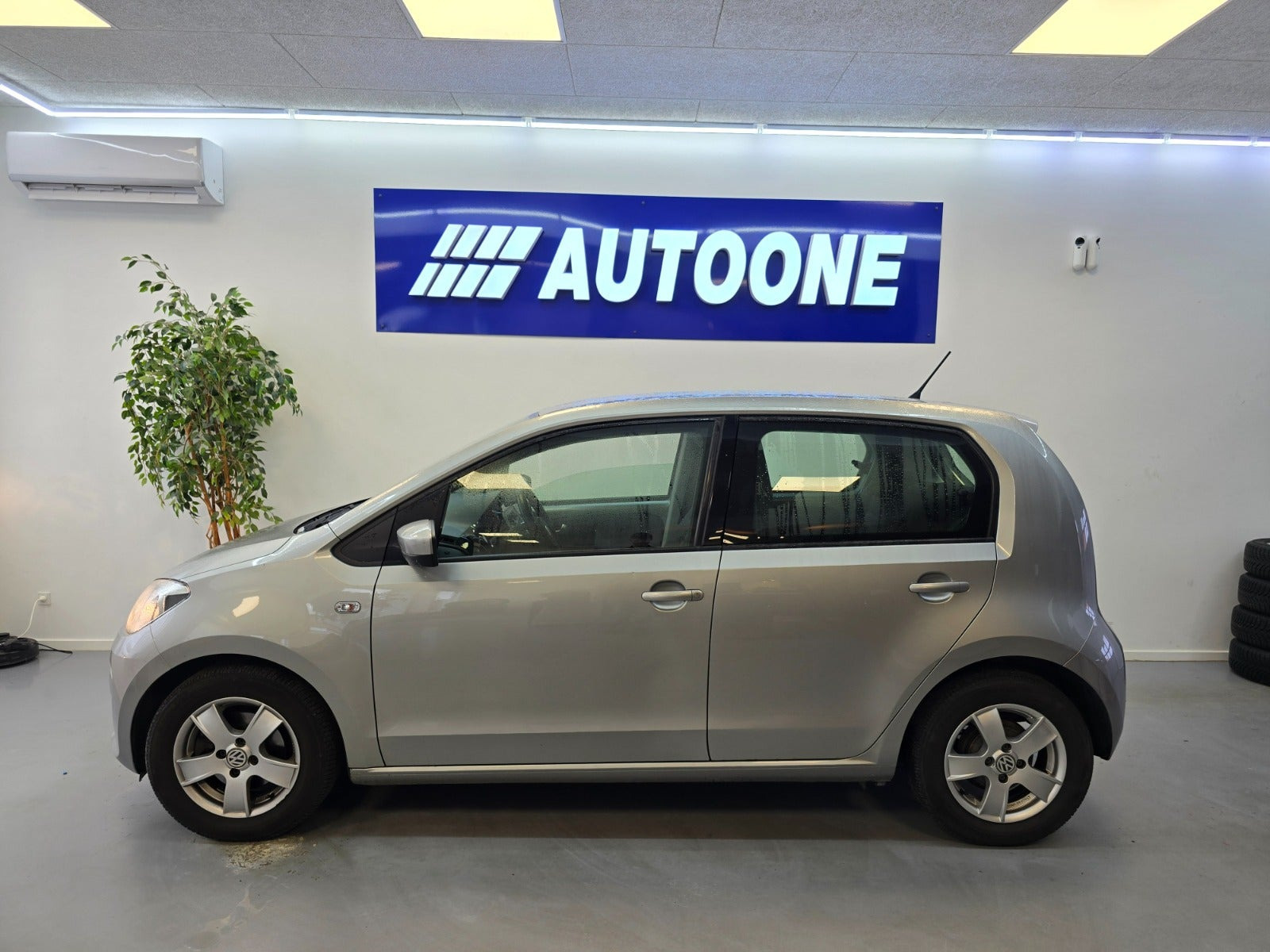 Grå VW UP! fra 2014
