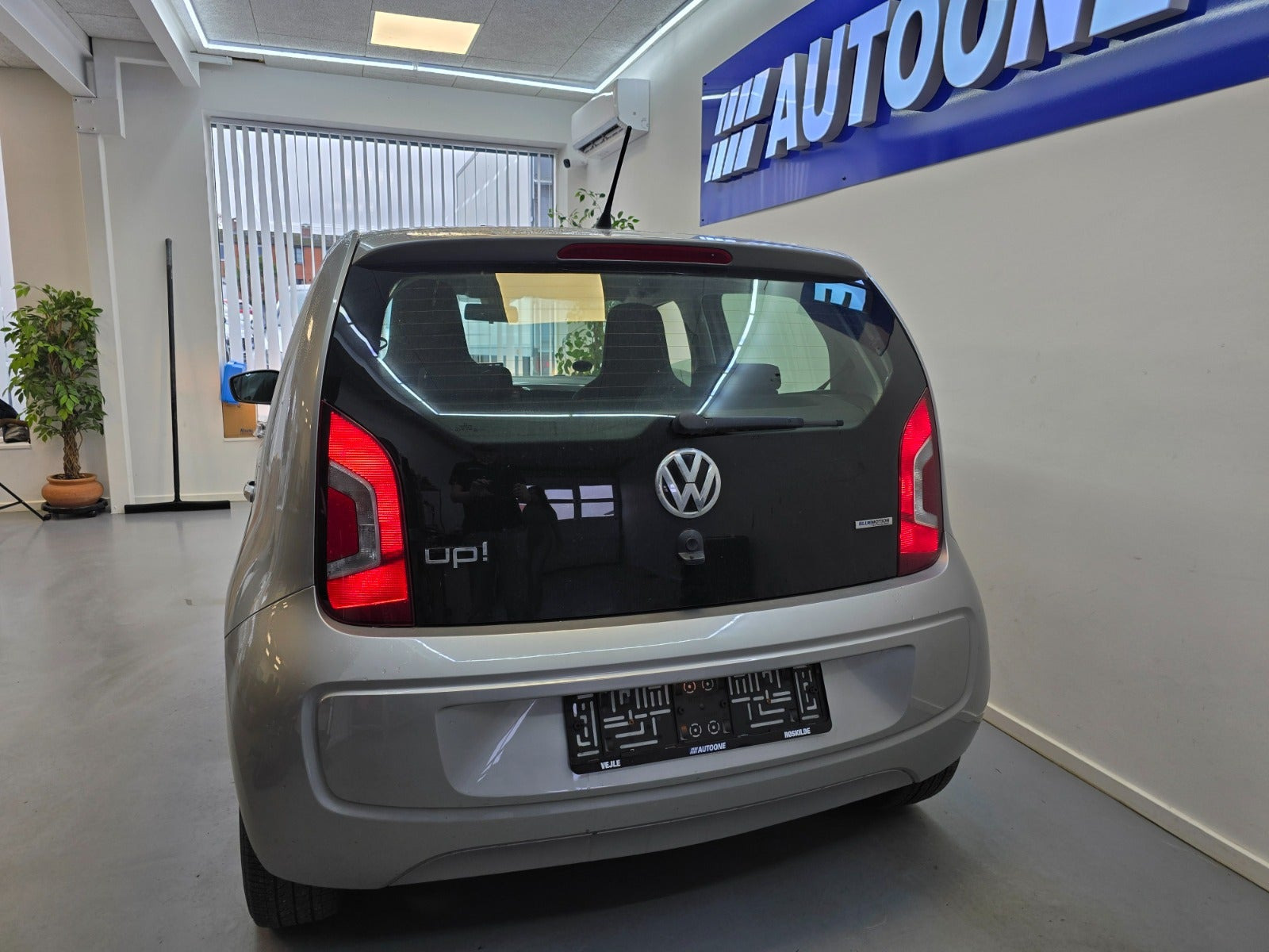 Grå VW UP! fra 2014