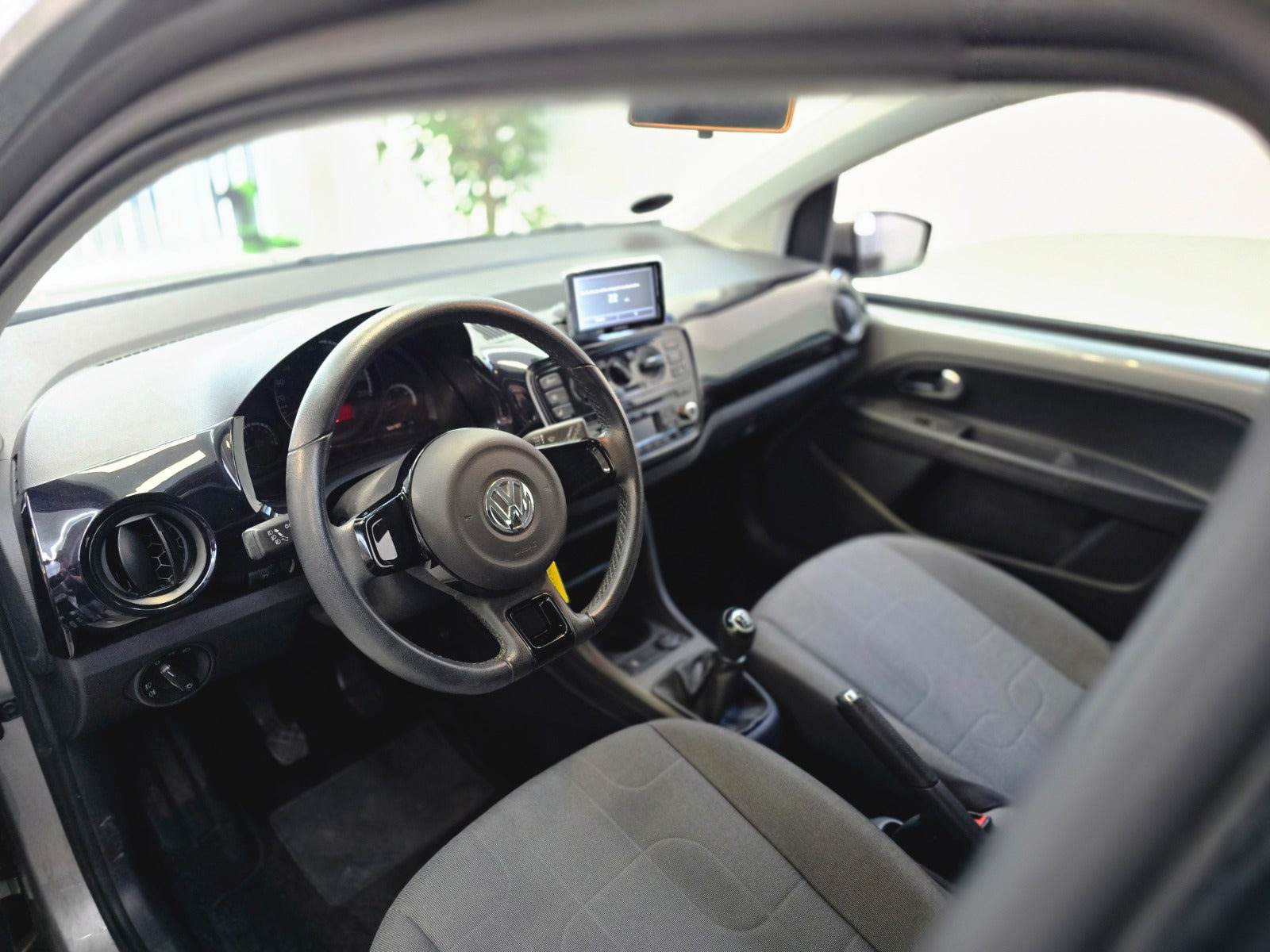 Grå VW UP! fra 2014